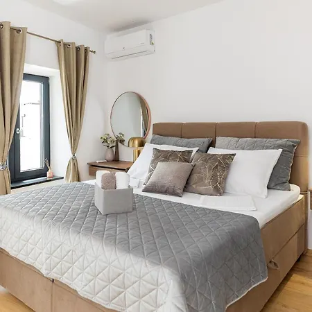 Ela Marija ツリクヴェニツァ